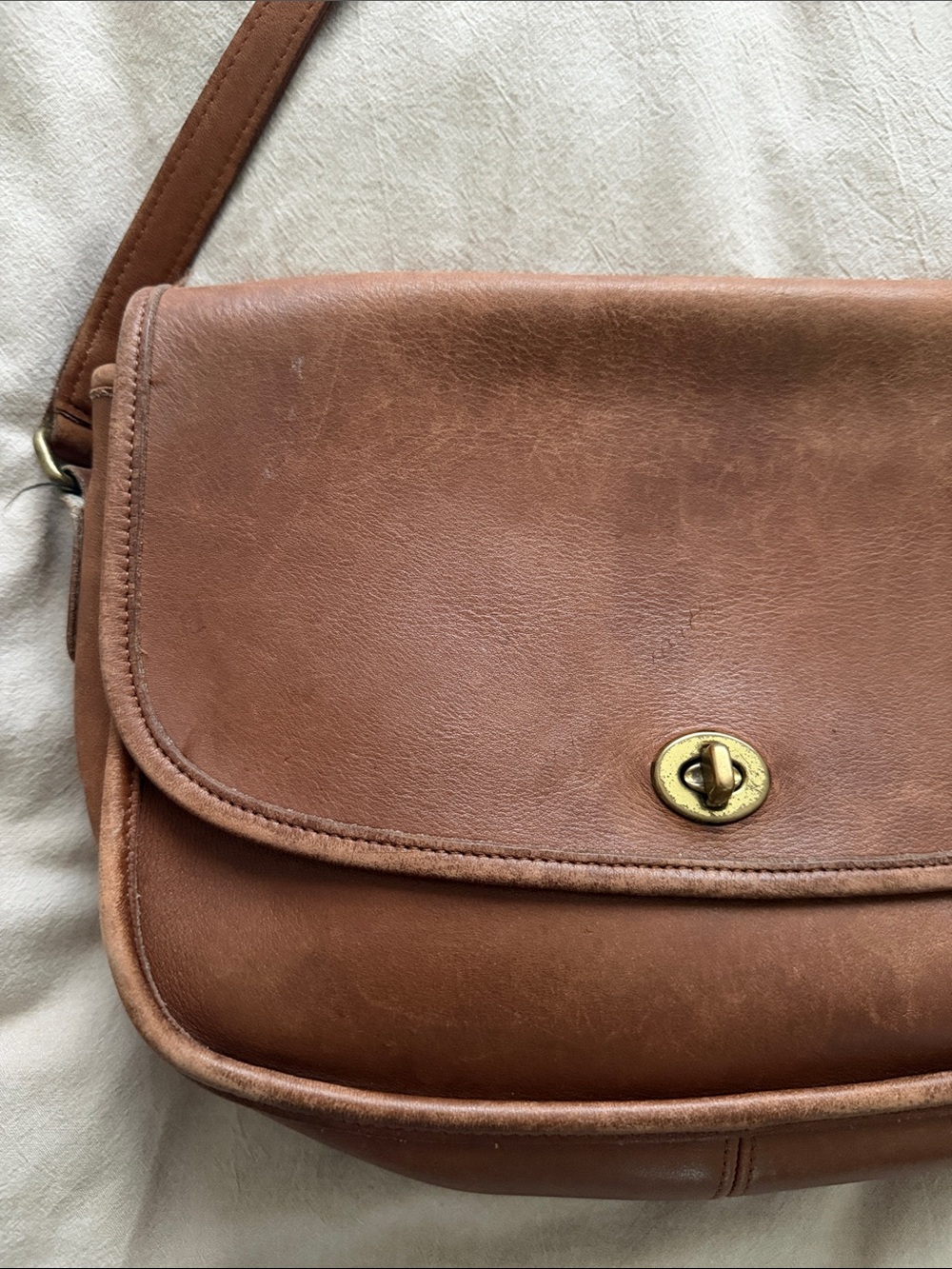 Coach Brown Leather Crossbody Bag with Gold Turn-Lock - Picture 3 of 12